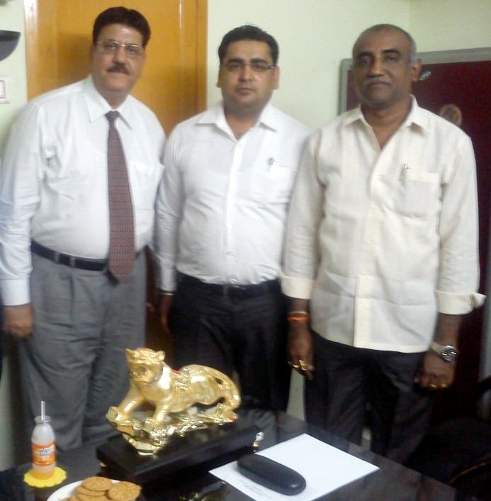 Sri S. Sahni CMD Omega Remedies Ltd & Sheerskinz(UK), Sri. Sirish Kumar.C & MD, Sirinova Group at the time of entering agreement of S.S for South India on 13.6.14